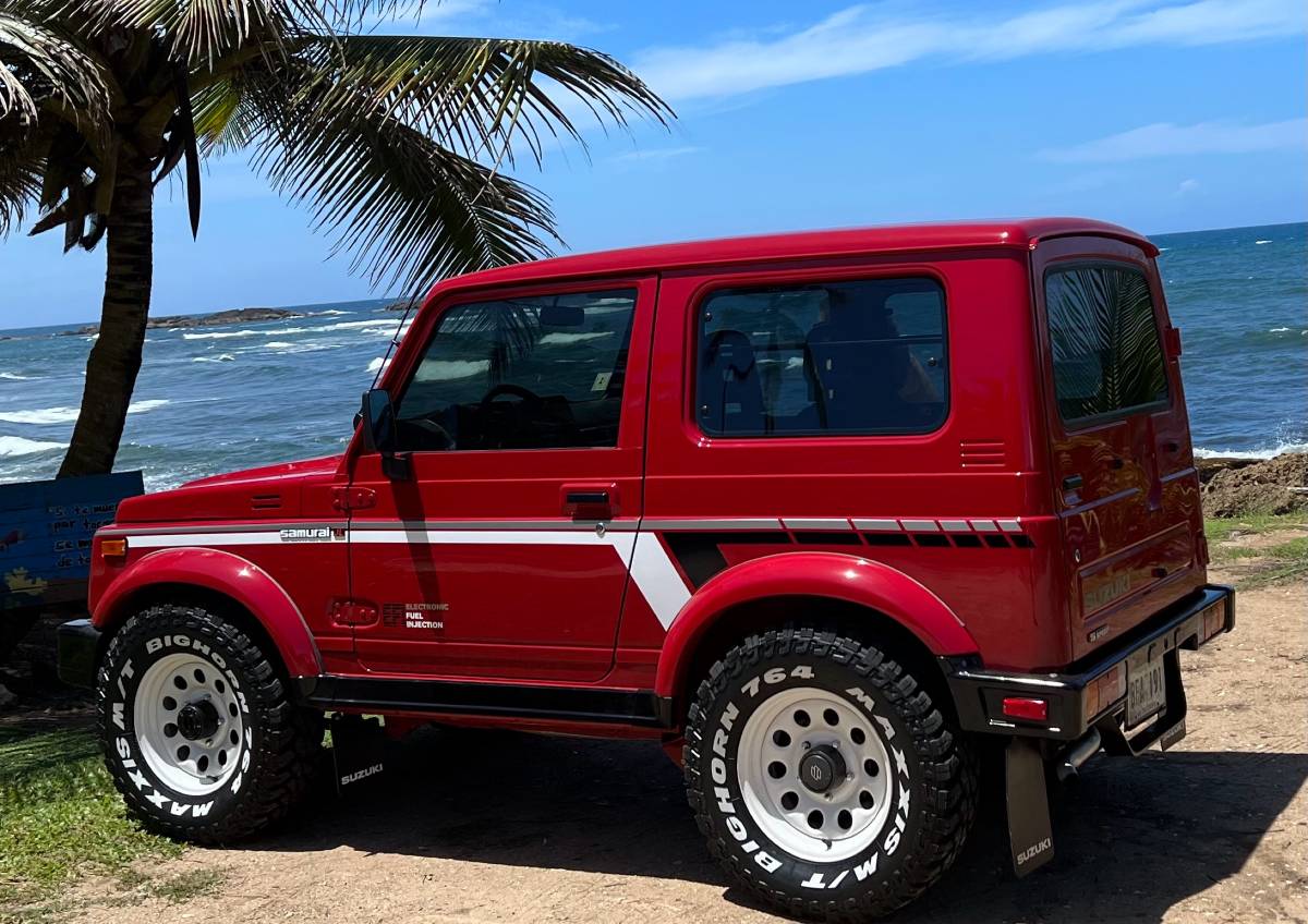 Suzuki-Samurai-hard-top-1991-red