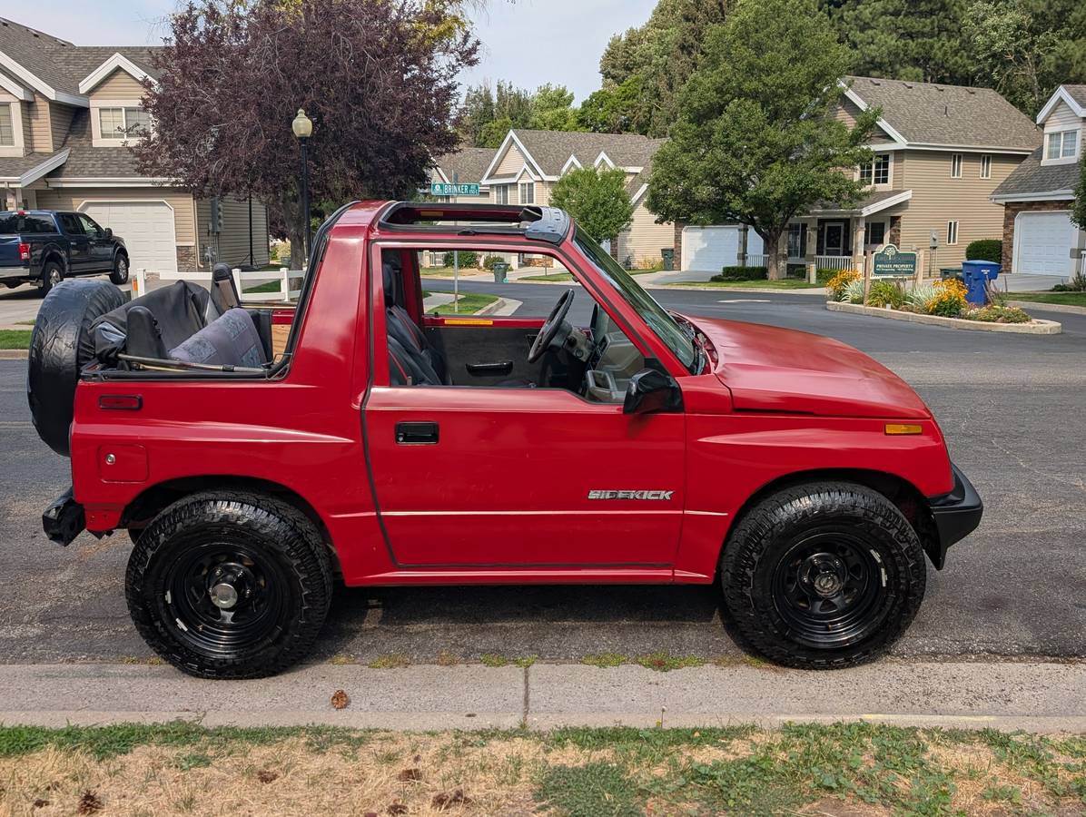 Suzuki-sidekick-1989-red