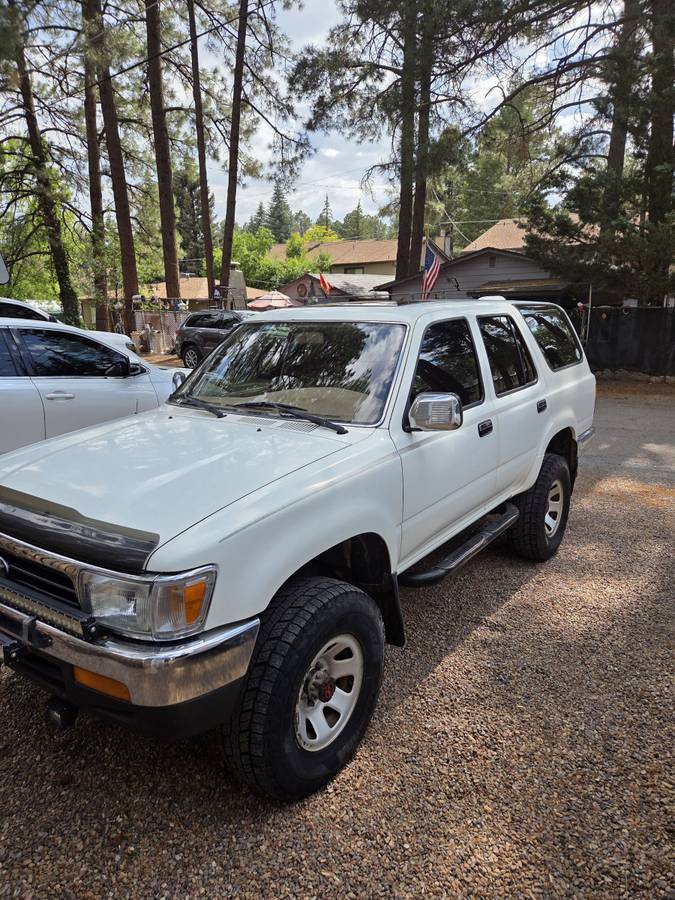 Toyota-4-runner-sr5-1994-white-3