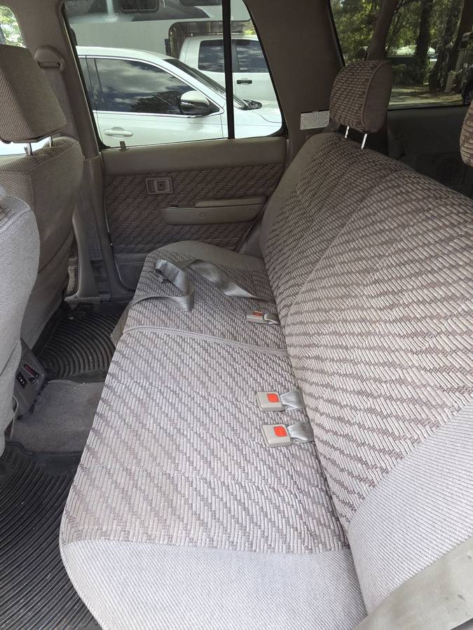 Toyota-4-runner-sr5-1994-white-4