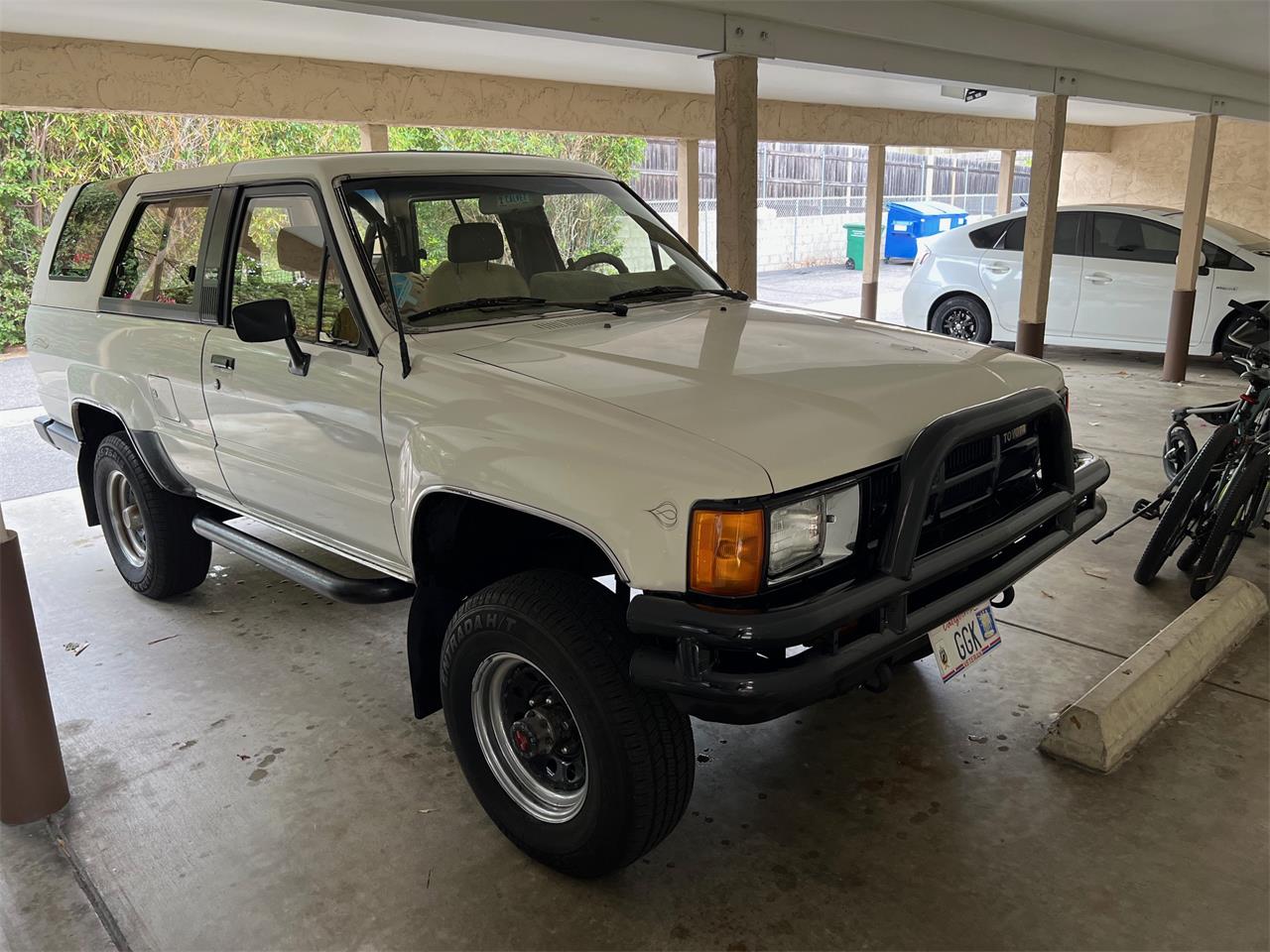 Toyota-4runner-1984-White-Beige-1