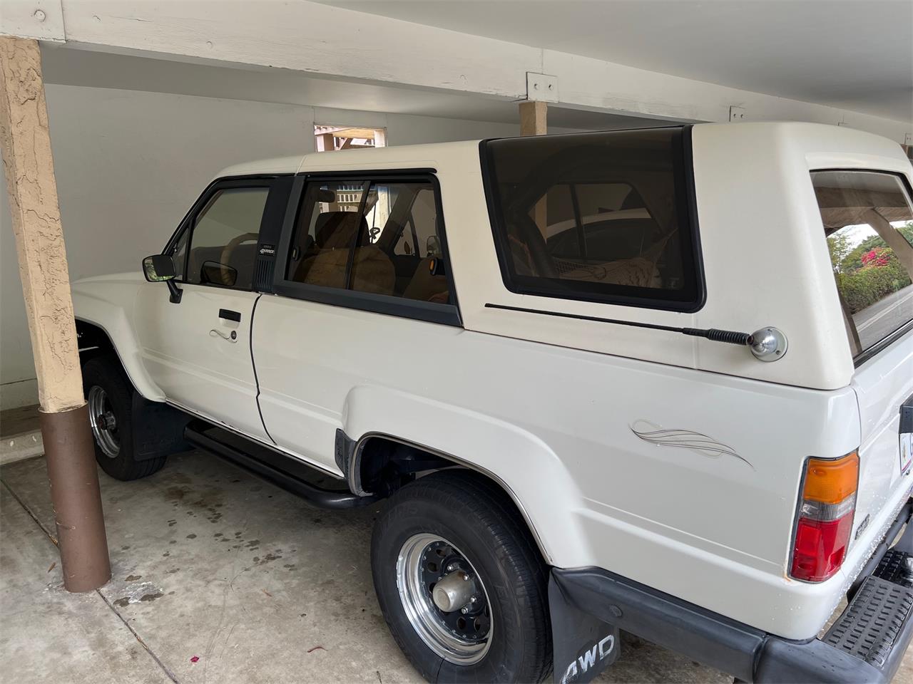 Toyota-4runner-1984-White-Beige-3