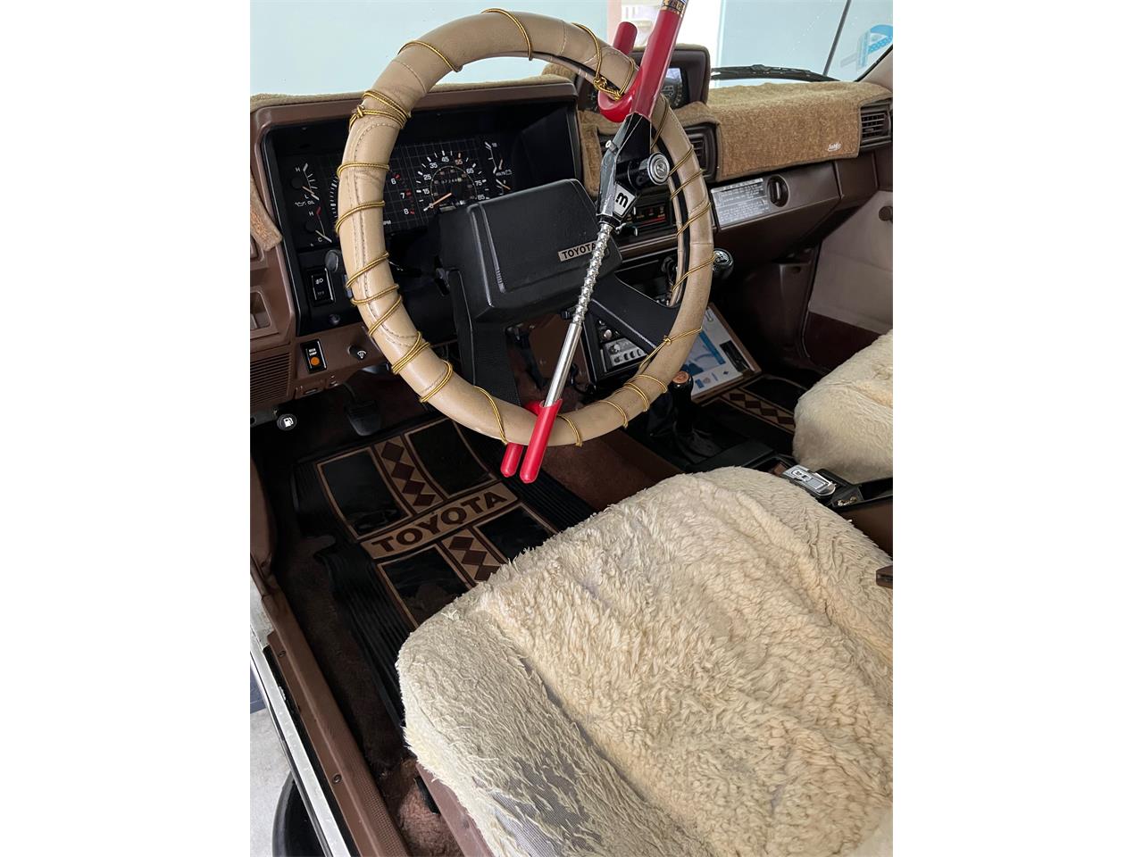 Toyota-4runner-1984-White-Beige-8