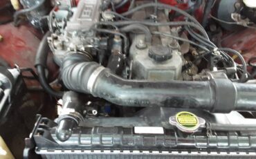 Toyota-4runner-4x4-1985-red-10