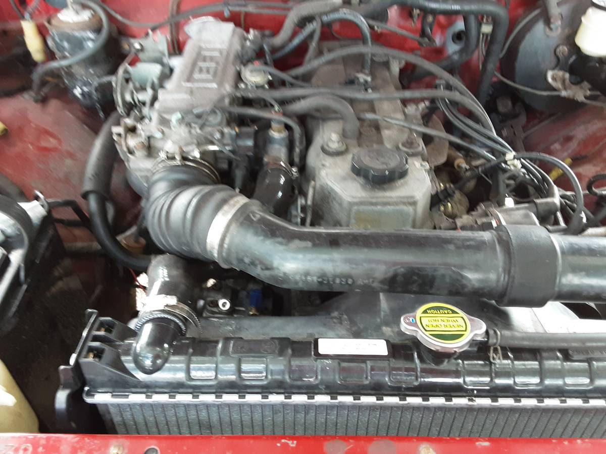 Toyota-4runner-4x4-1985-red-10