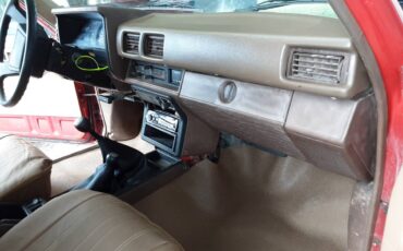 Toyota-4runner-4x4-1985-red-11