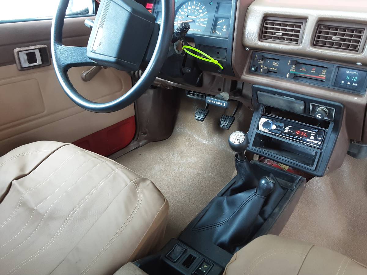 Toyota-4runner-4x4-1985-red-12