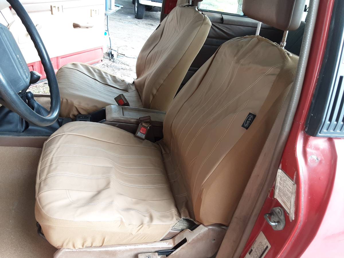 Toyota-4runner-4x4-1985-red-13