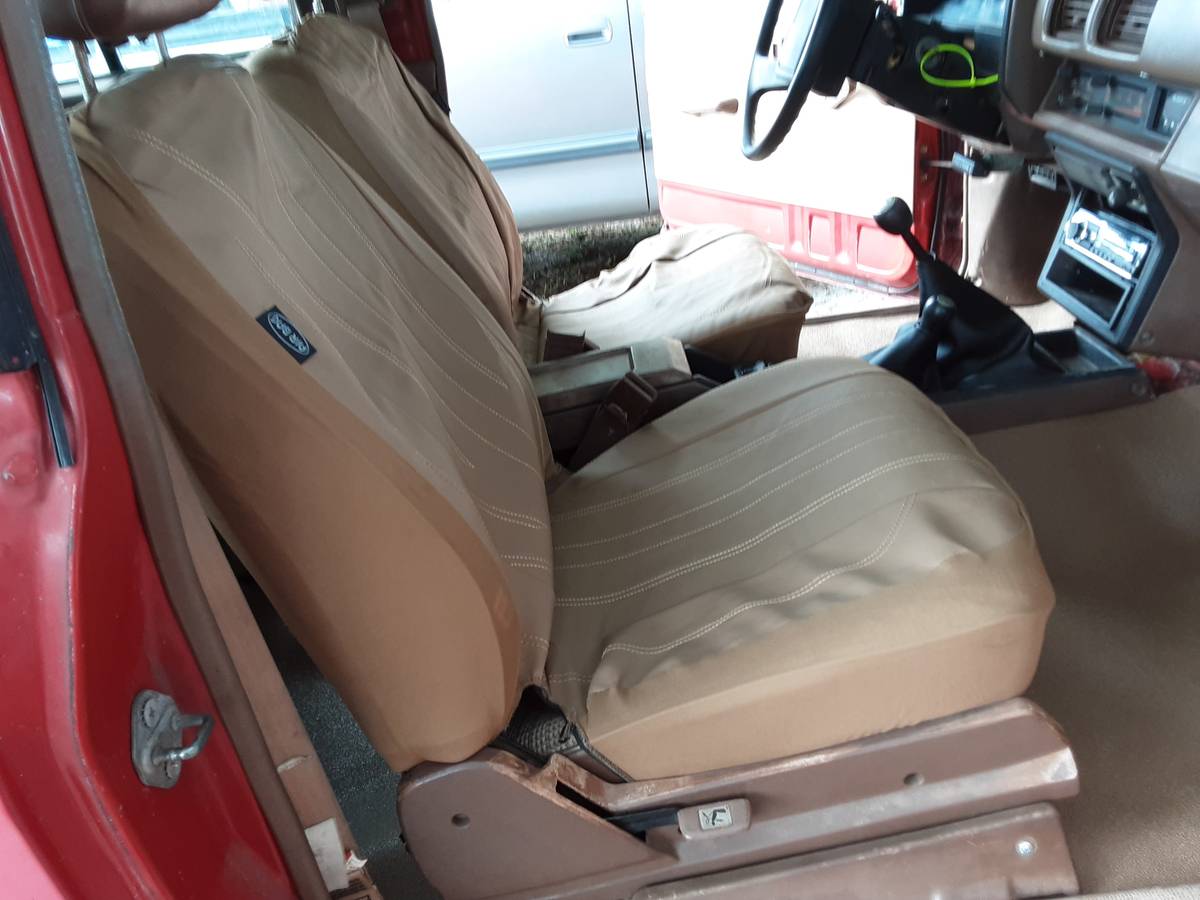 Toyota-4runner-4x4-1985-red-14