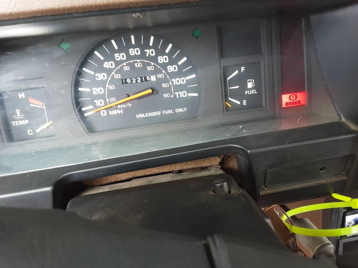 Toyota-4runner-4x4-1985-red-16
