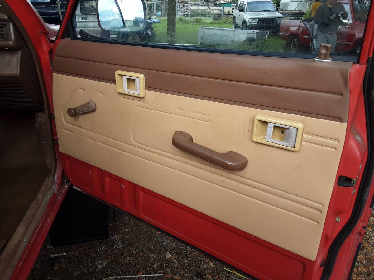 Toyota-4runner-4x4-1985-red-17