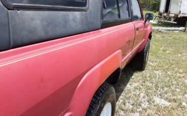 Toyota-4runner-4x4-1985-red-3