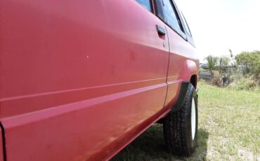 Toyota-4runner-4x4-1985-red-6