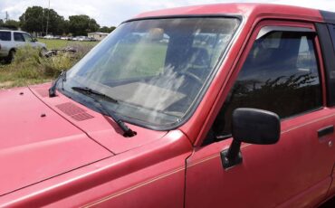 Toyota-4runner-4x4-1985-red-7