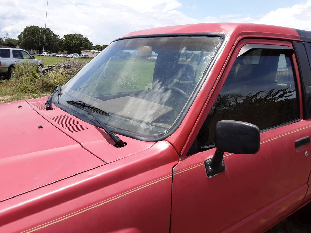 Toyota-4runner-4x4-1985-red-7