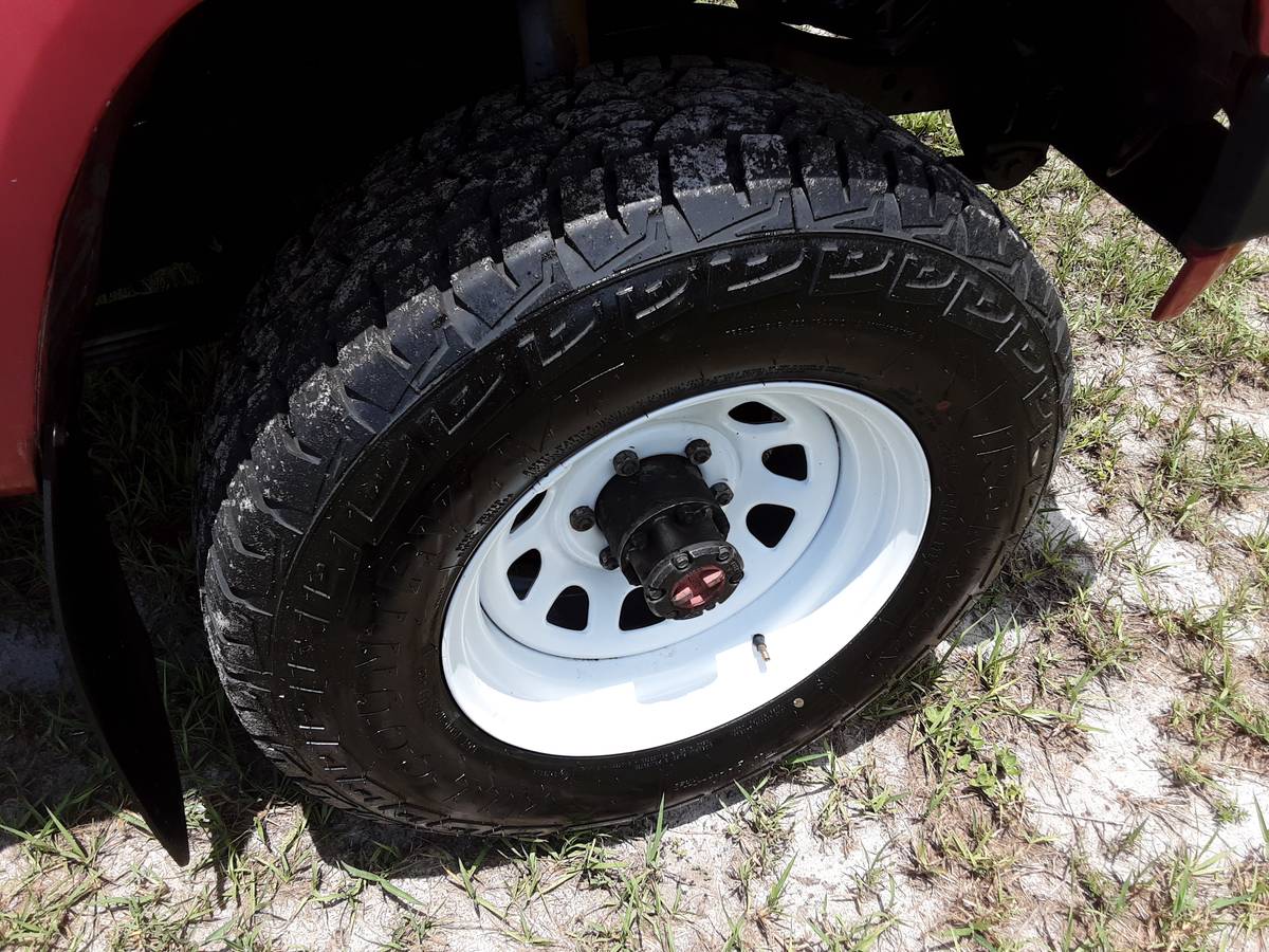 Toyota-4runner-4x4-1985-red-8