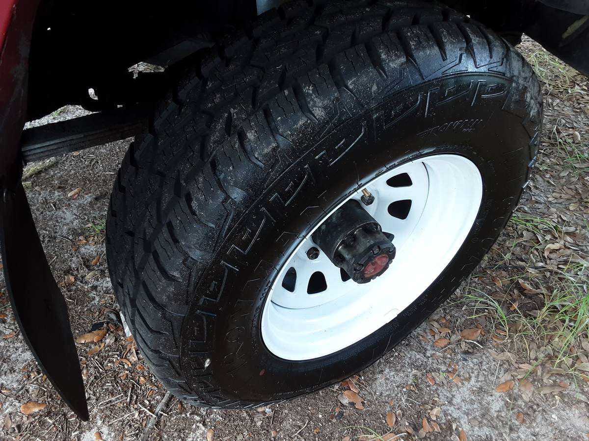Toyota-4runner-4x4-1985-red-9