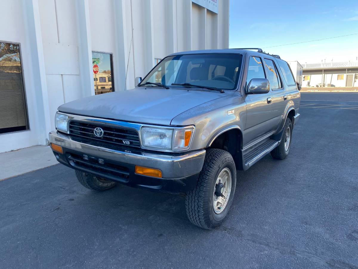 Toyota-4runner-sr5-1995-grey-1