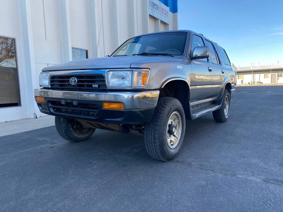 Toyota-4runner-sr5-1995-grey-10