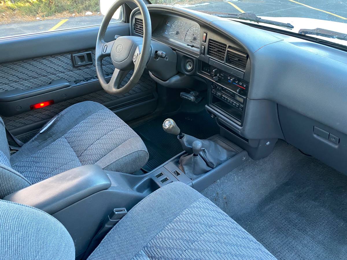 Toyota-4runner-sr5-1995-grey-16