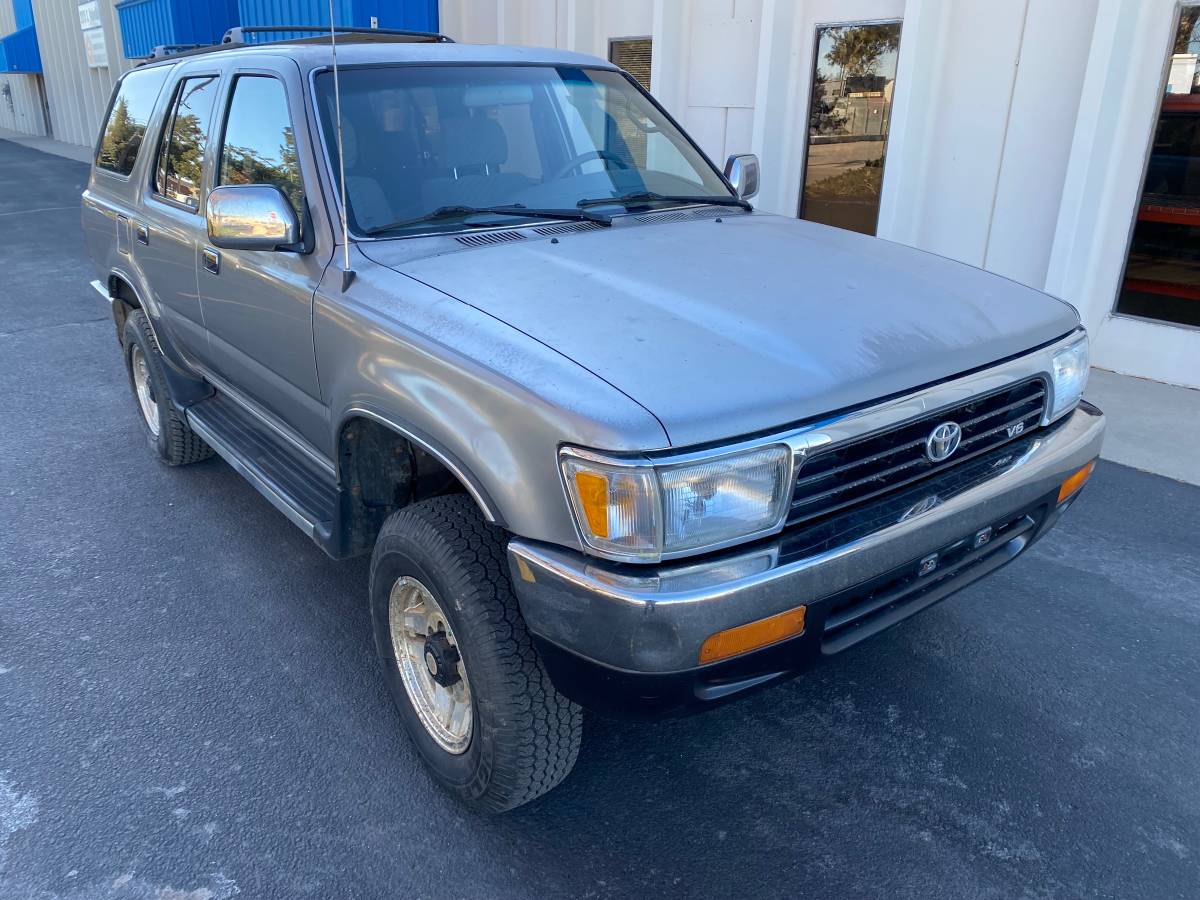 Toyota-4runner-sr5-1995-grey-4
