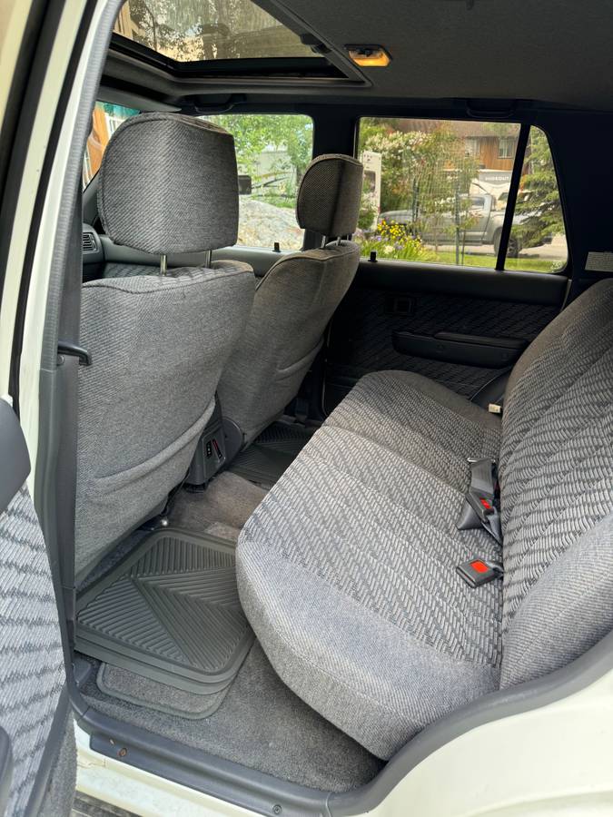 Toyota-4runner-sr5-4wd-1995-white-10