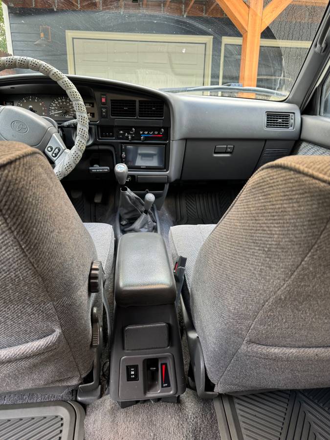 Toyota-4runner-sr5-4wd-1995-white-11