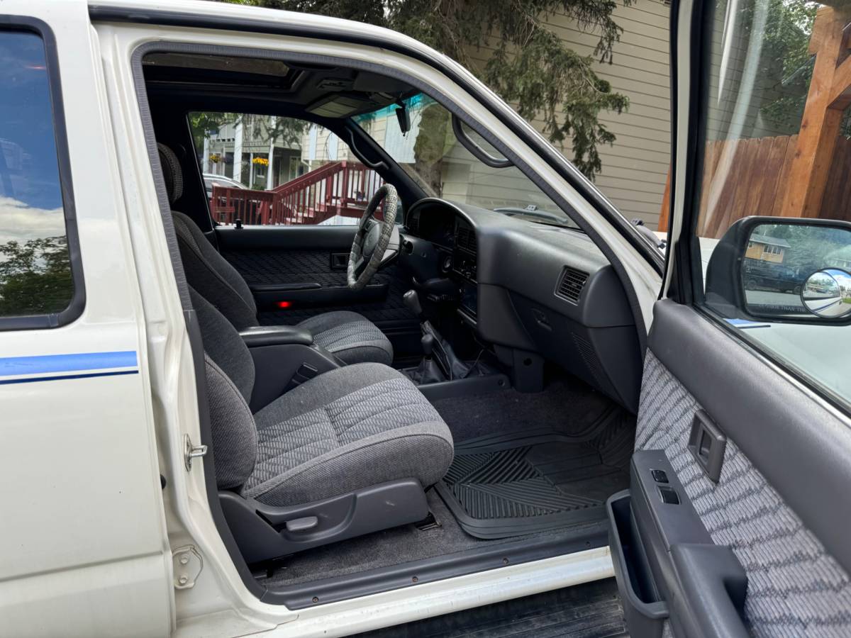 Toyota-4runner-sr5-4wd-1995-white-12
