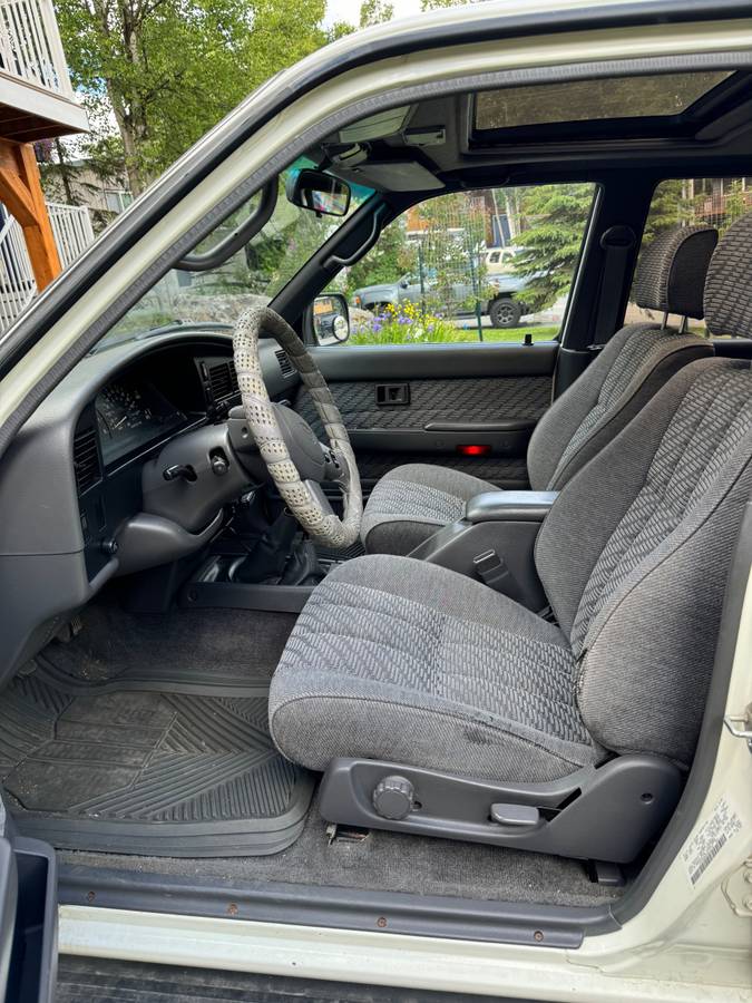 Toyota-4runner-sr5-4wd-1995-white-6