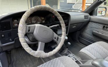 Toyota-4runner-sr5-4wd-1995-white-7