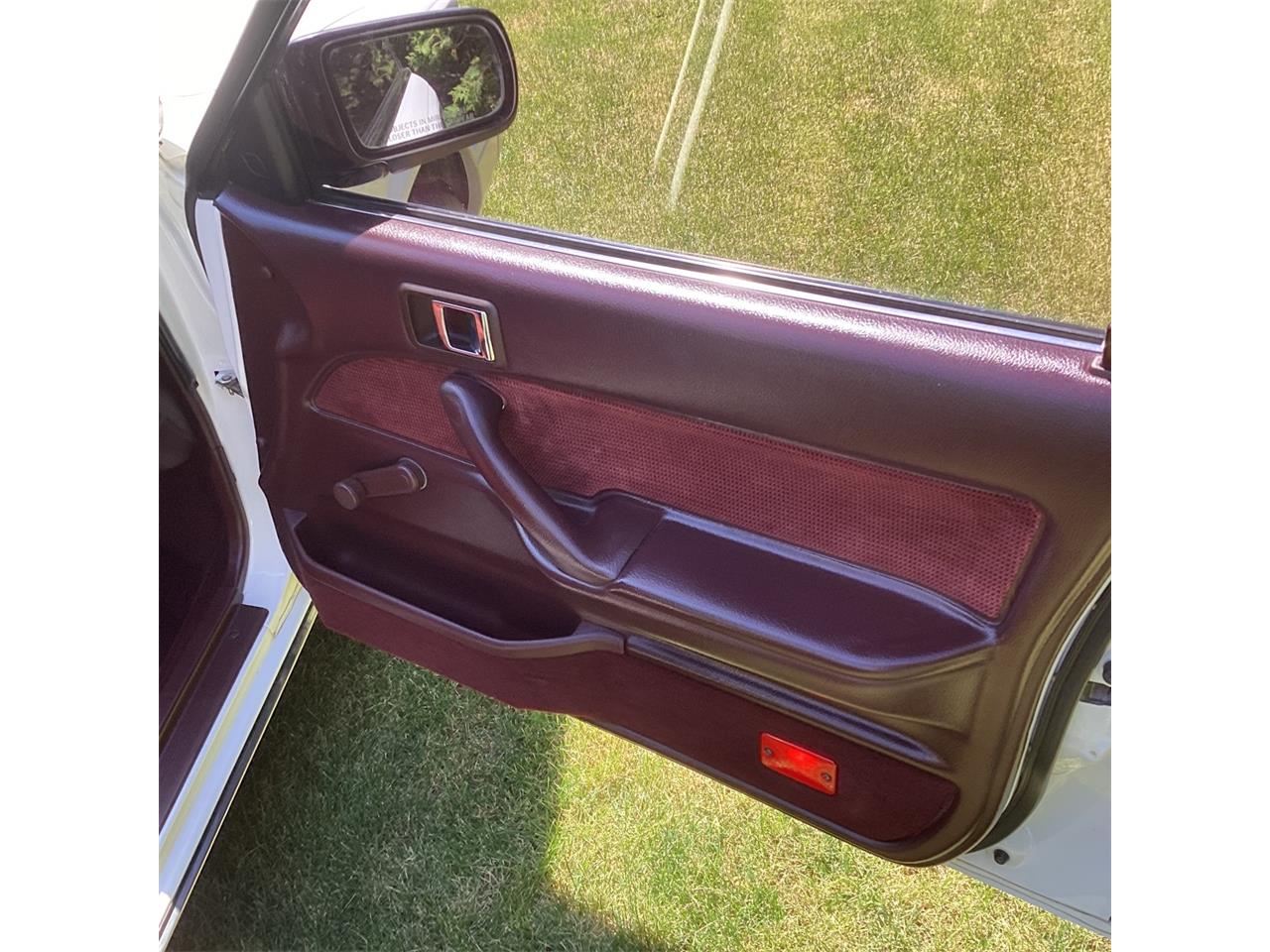 Toyota-Camry-1987-Super-White-Burgundy-17