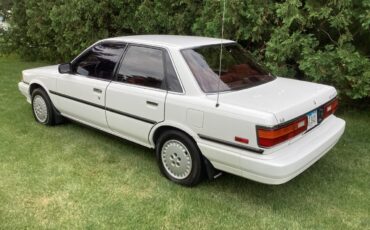 Toyota-Camry-1987-Super-White-Burgundy-2