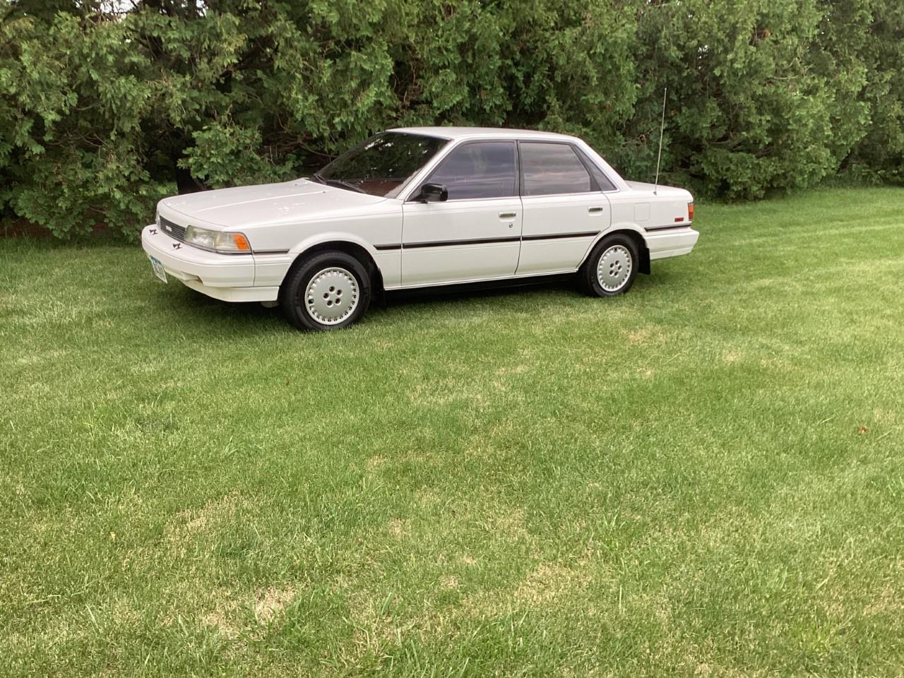 Toyota-Camry-1987-Super-White-Burgundy-23