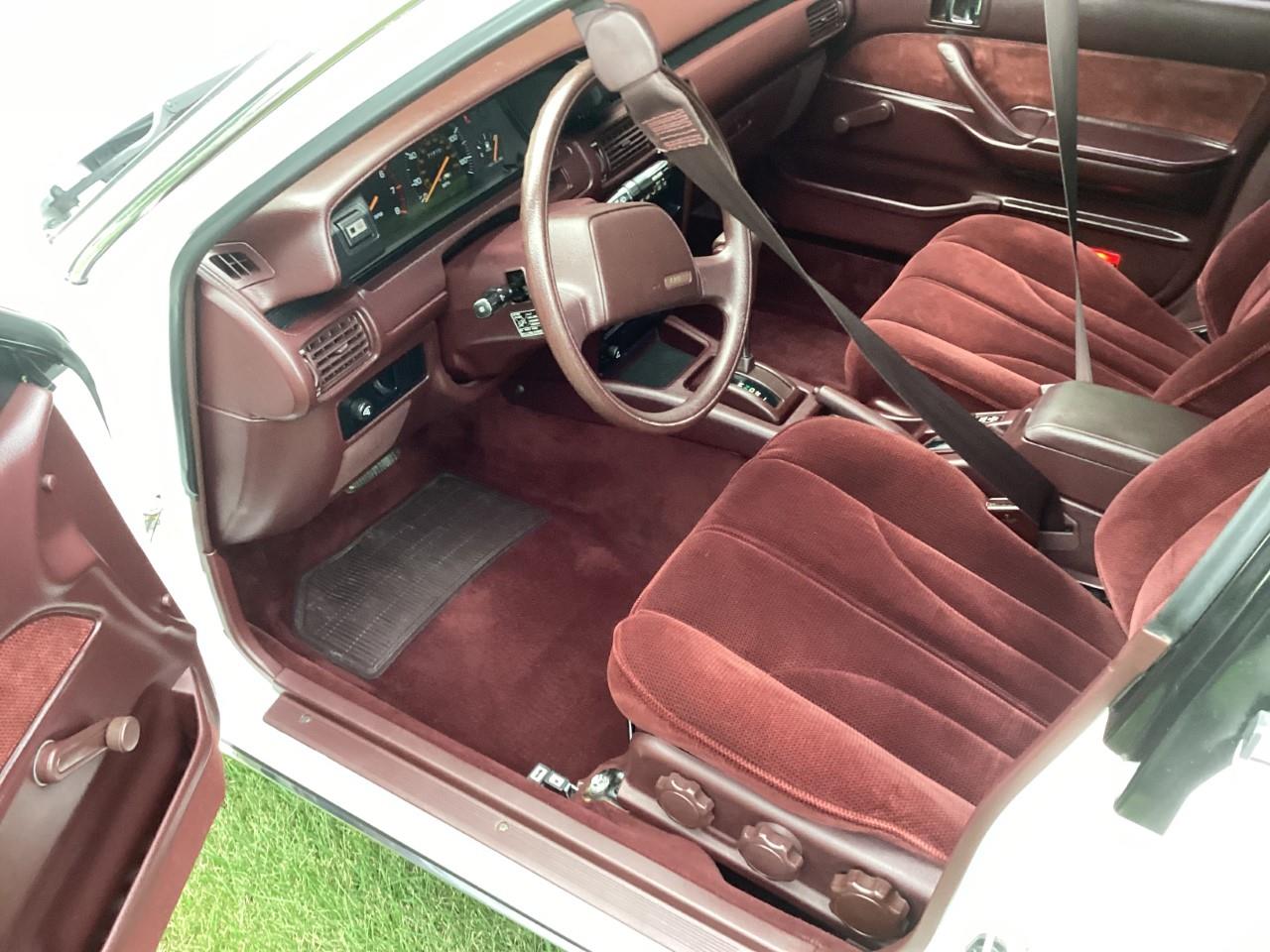 Toyota-Camry-1987-Super-White-Burgundy-24