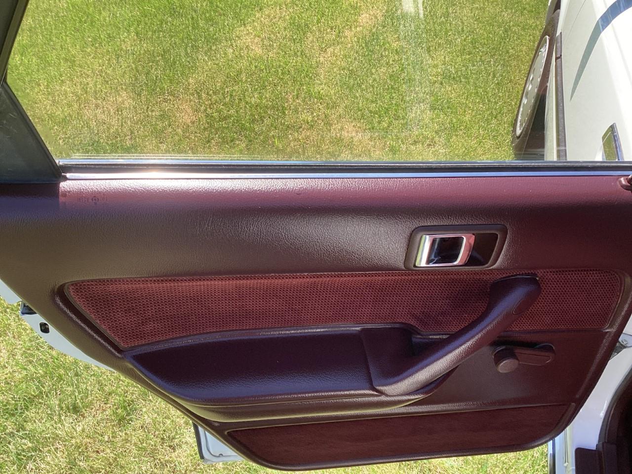 Toyota-Camry-1987-Super-White-Burgundy-26