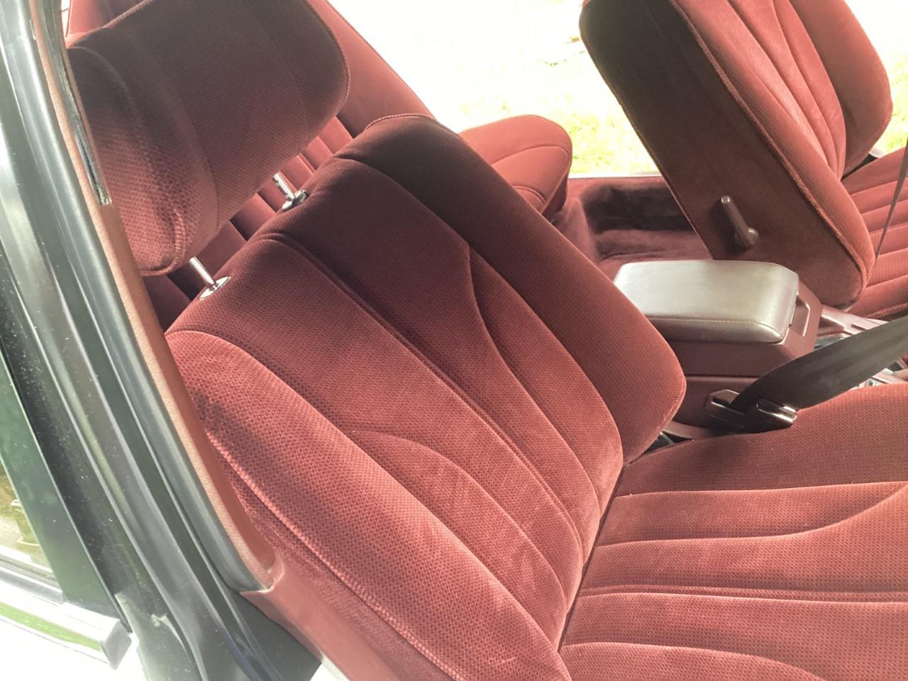 Toyota-Camry-1987-Super-White-Burgundy-28