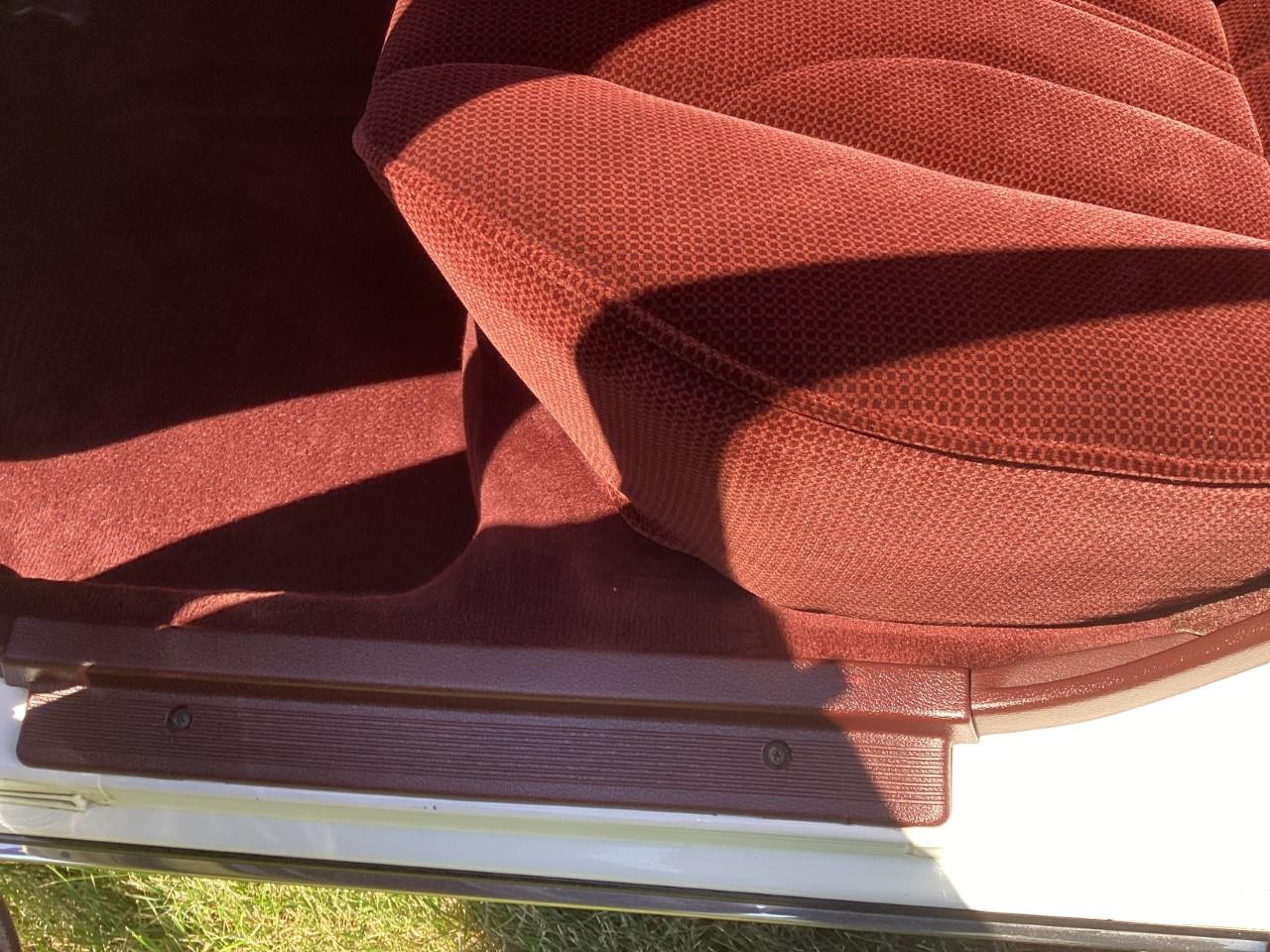 Toyota-Camry-1987-Super-White-Burgundy-31