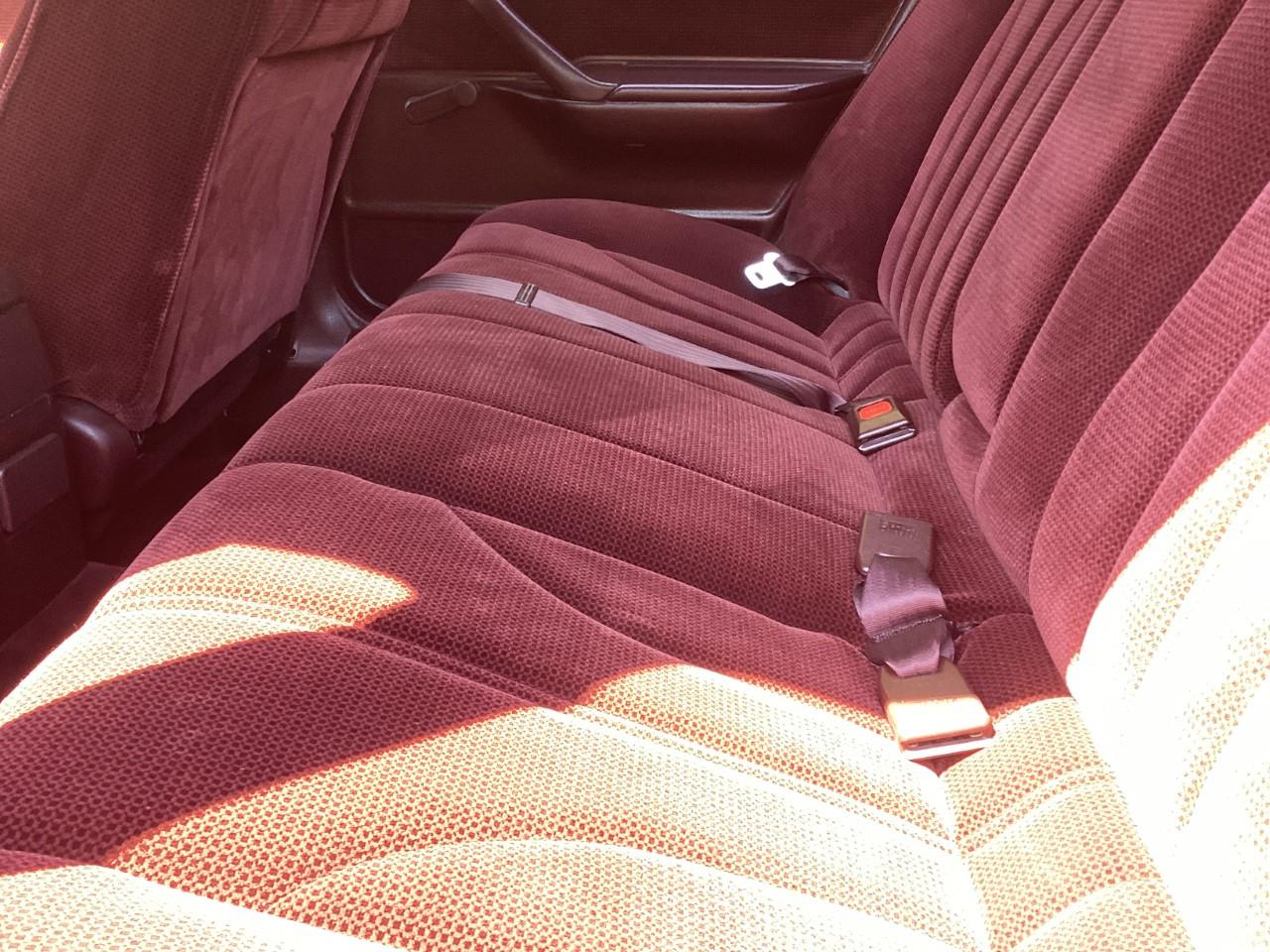 Toyota-Camry-1987-Super-White-Burgundy-7