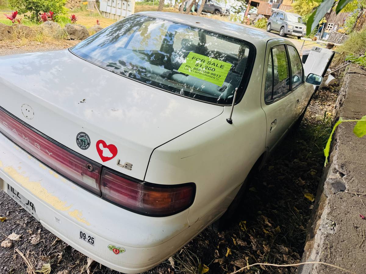 Toyota-Camry-1992-white-3