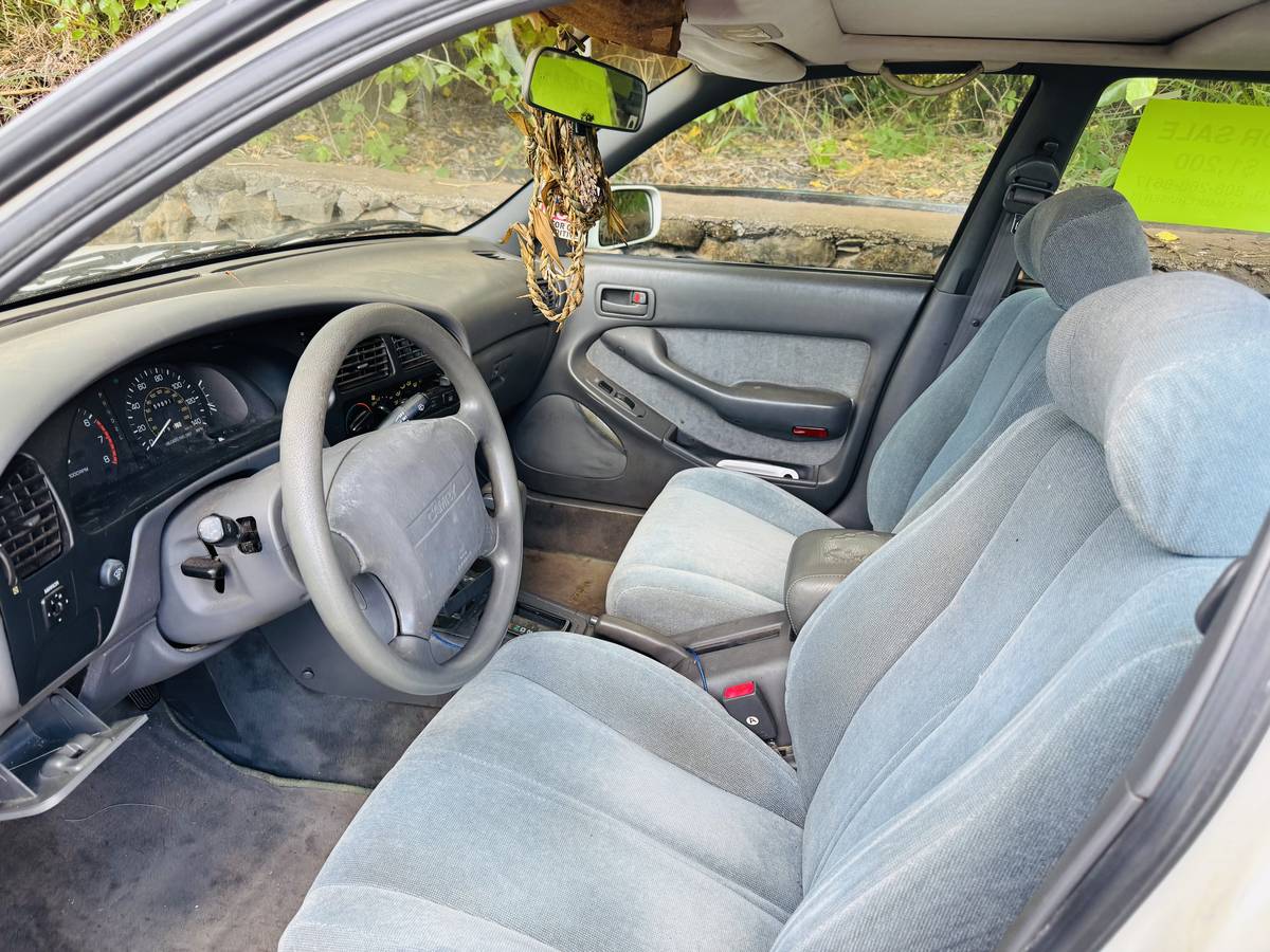 Toyota-Camry-1992-white-4