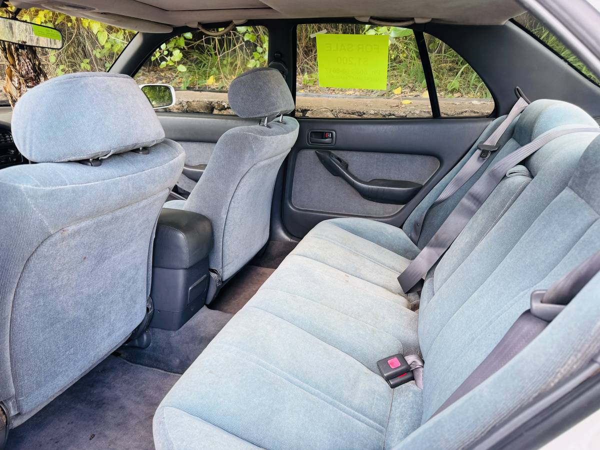 Toyota-Camry-1992-white-5