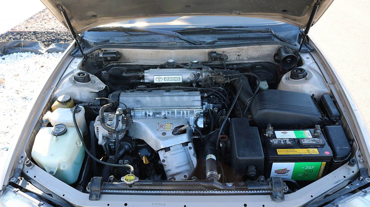 Toyota-Camry-1993-16