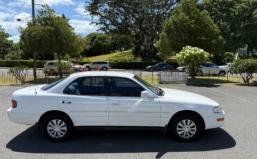 Toyota-Camry-le-1993-white-2
