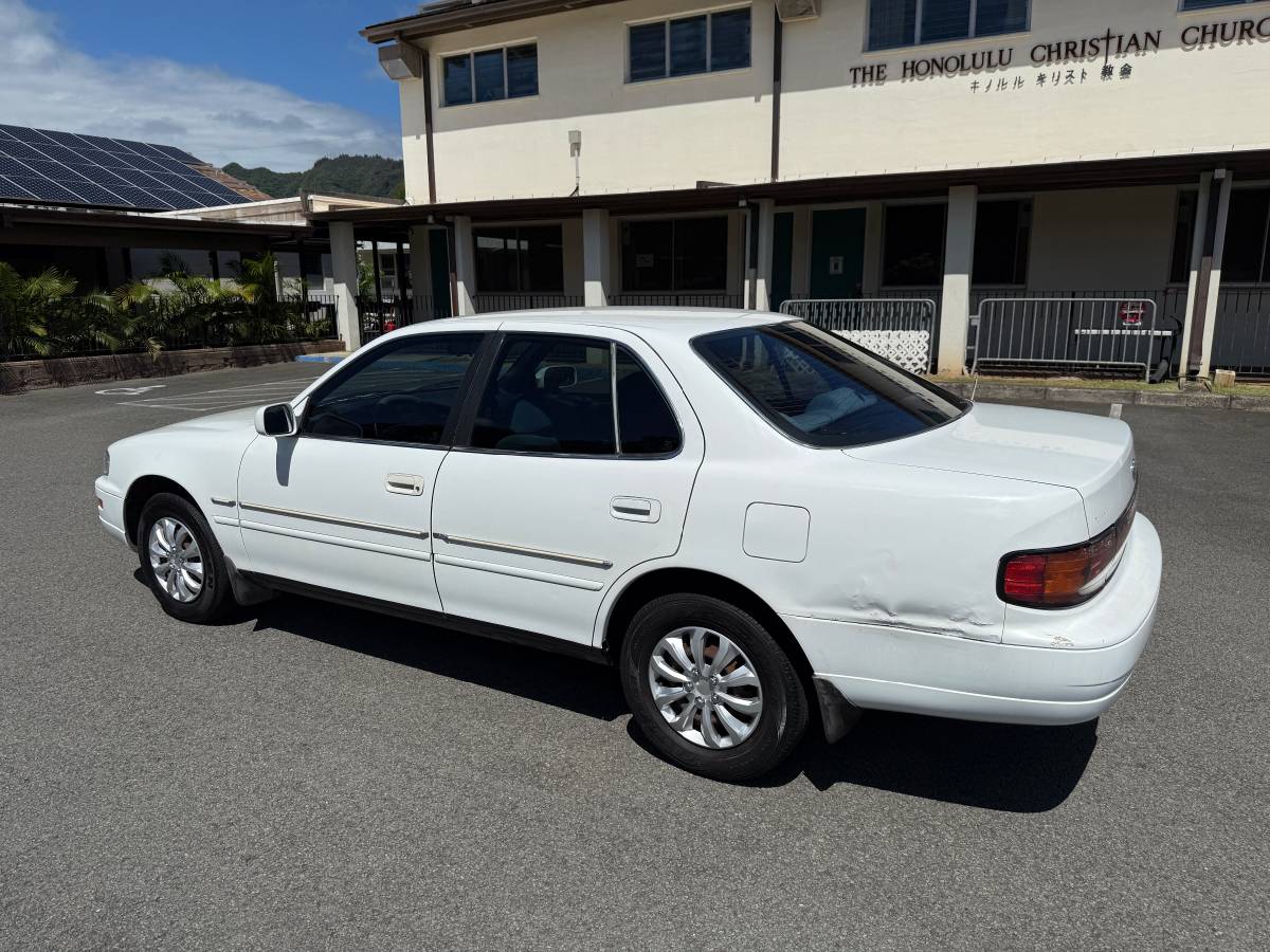 Toyota-Camry-le-1993-white-3