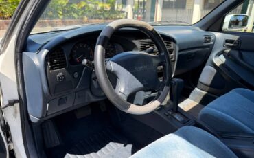 Toyota-Camry-le-1993-white-5