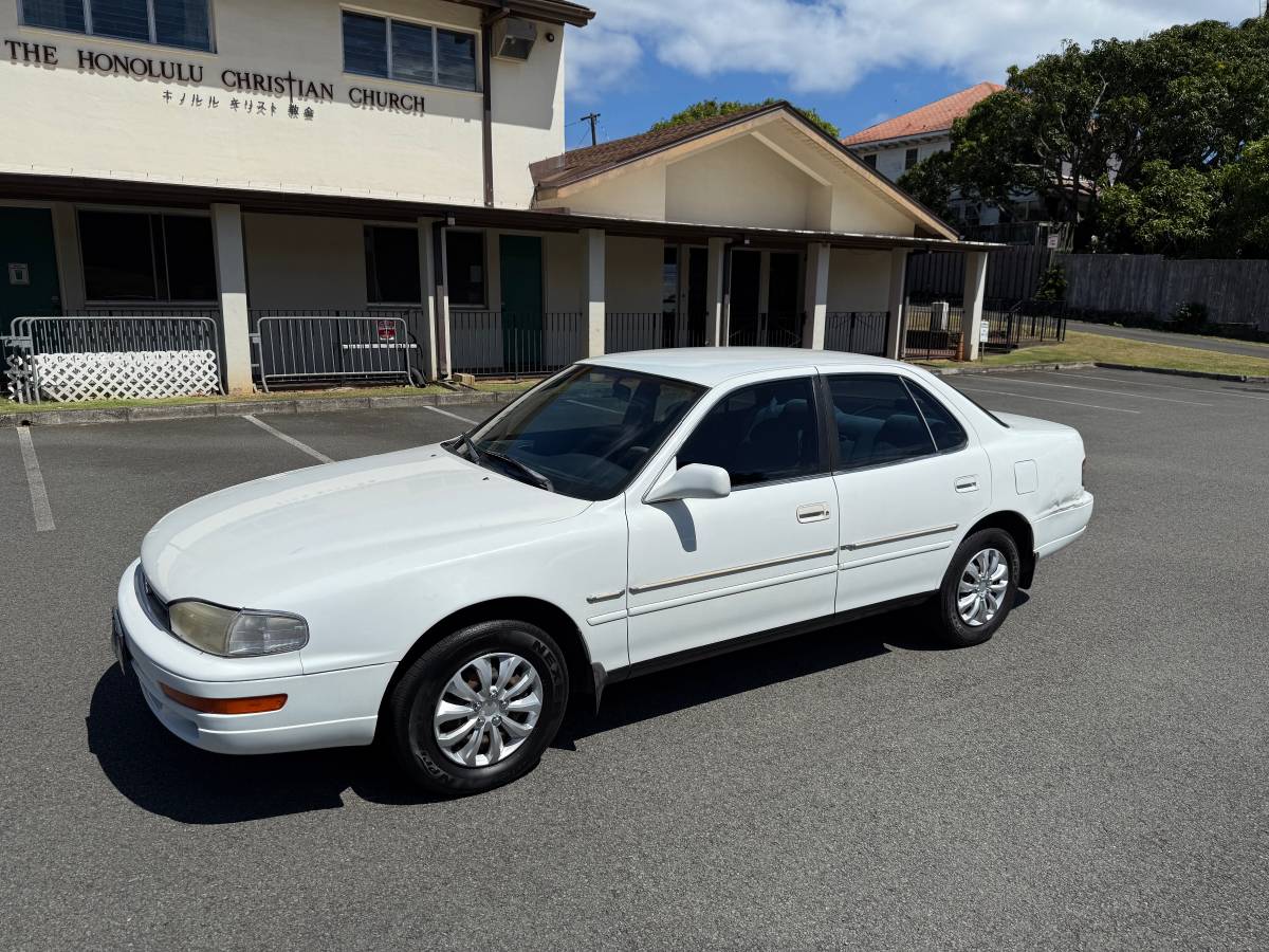 Toyota-Camry-le-1993-white