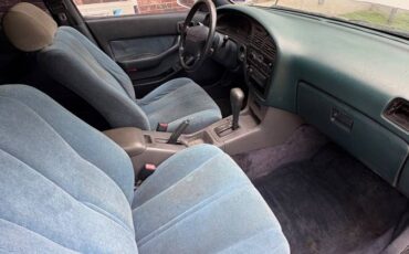 Toyota-Camry-le-4dr-wagon-1992-white-11