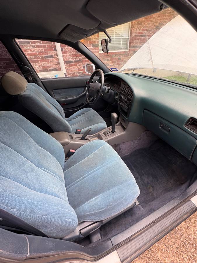 Toyota-Camry-le-4dr-wagon-1992-white-11