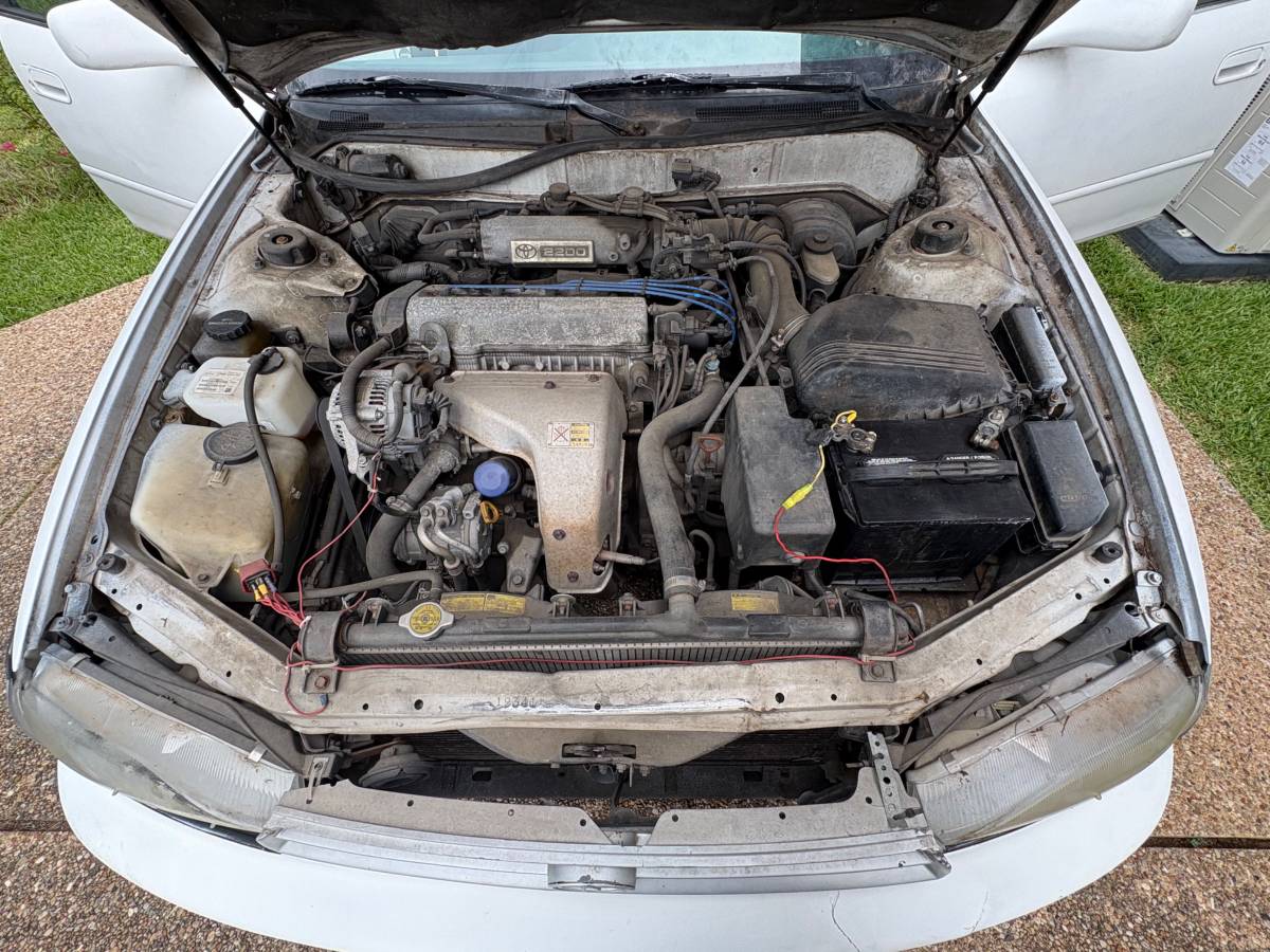 Toyota-Camry-le-4dr-wagon-1992-white-12