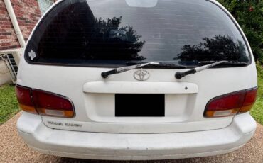 Toyota-Camry-le-4dr-wagon-1992-white-2